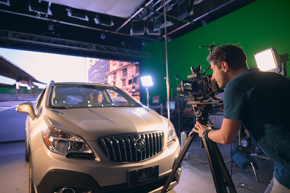 Students learning virtual production in The Cube at the Center for Design and Innovation. / Photo: Wayne Reich