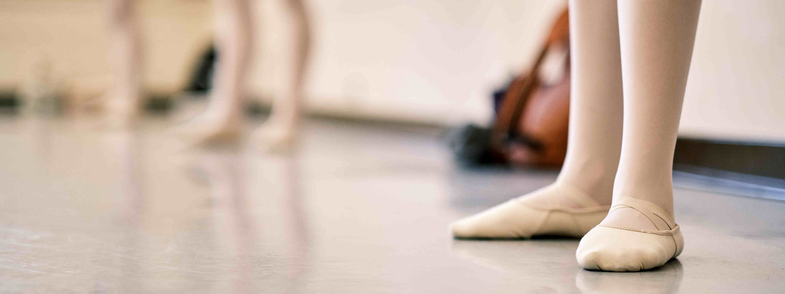 Ballet class with Laura Martin / Photo: Wayne Reich