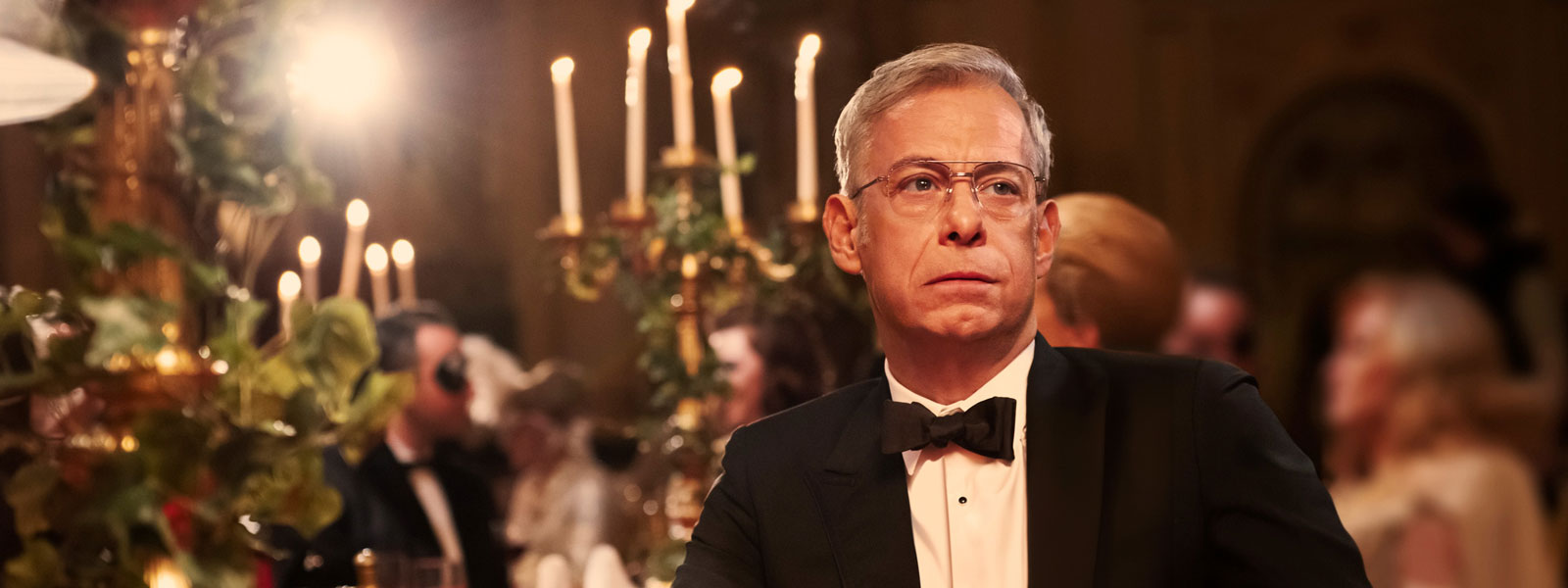 Joe Mantello on FEUD: Capote Vs. The Swans. / Photo: FX